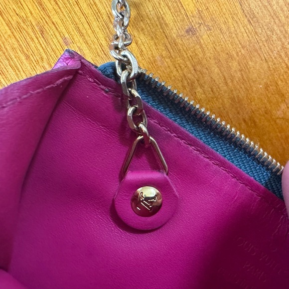 LOUIS VUITTON *Special Edition* Valentine’s 2020 release - Picture 3 of 9